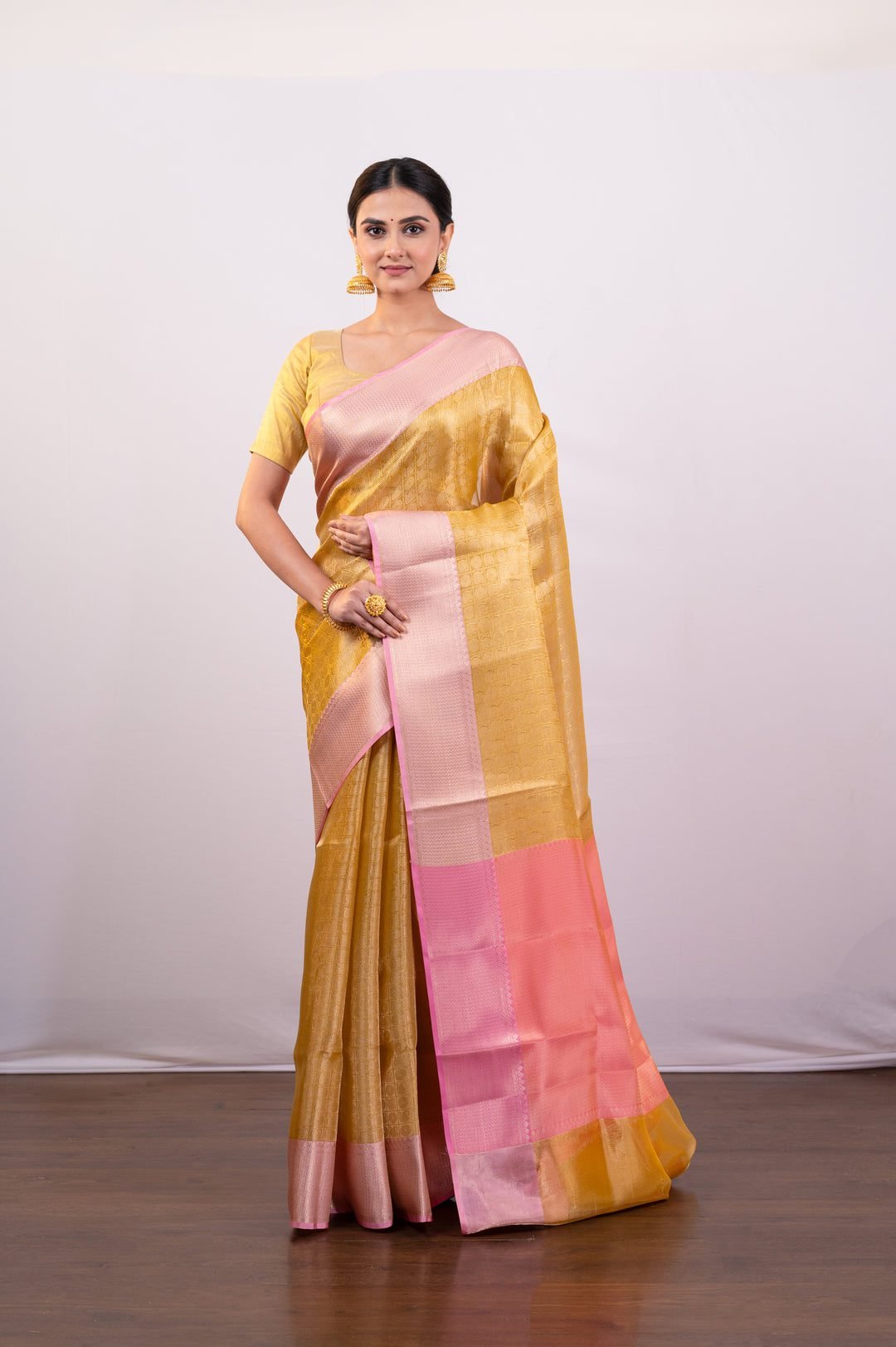 Women'S Gold Tissue Silk Saree With Detailed Pink Zari Border