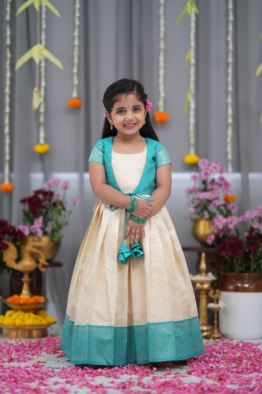 Exp - Maya - Off White & Teal Green