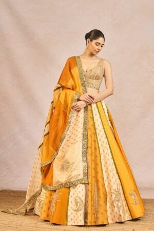 The 'Aur Tum' Lehenga