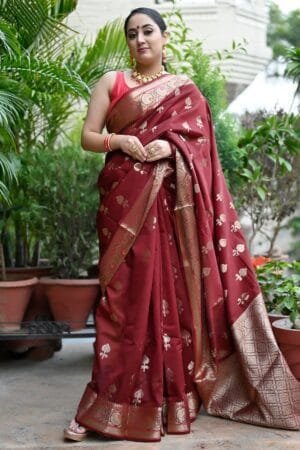 Mehroon Maheshwari Saree With Golden Motifs Pallu And Borders