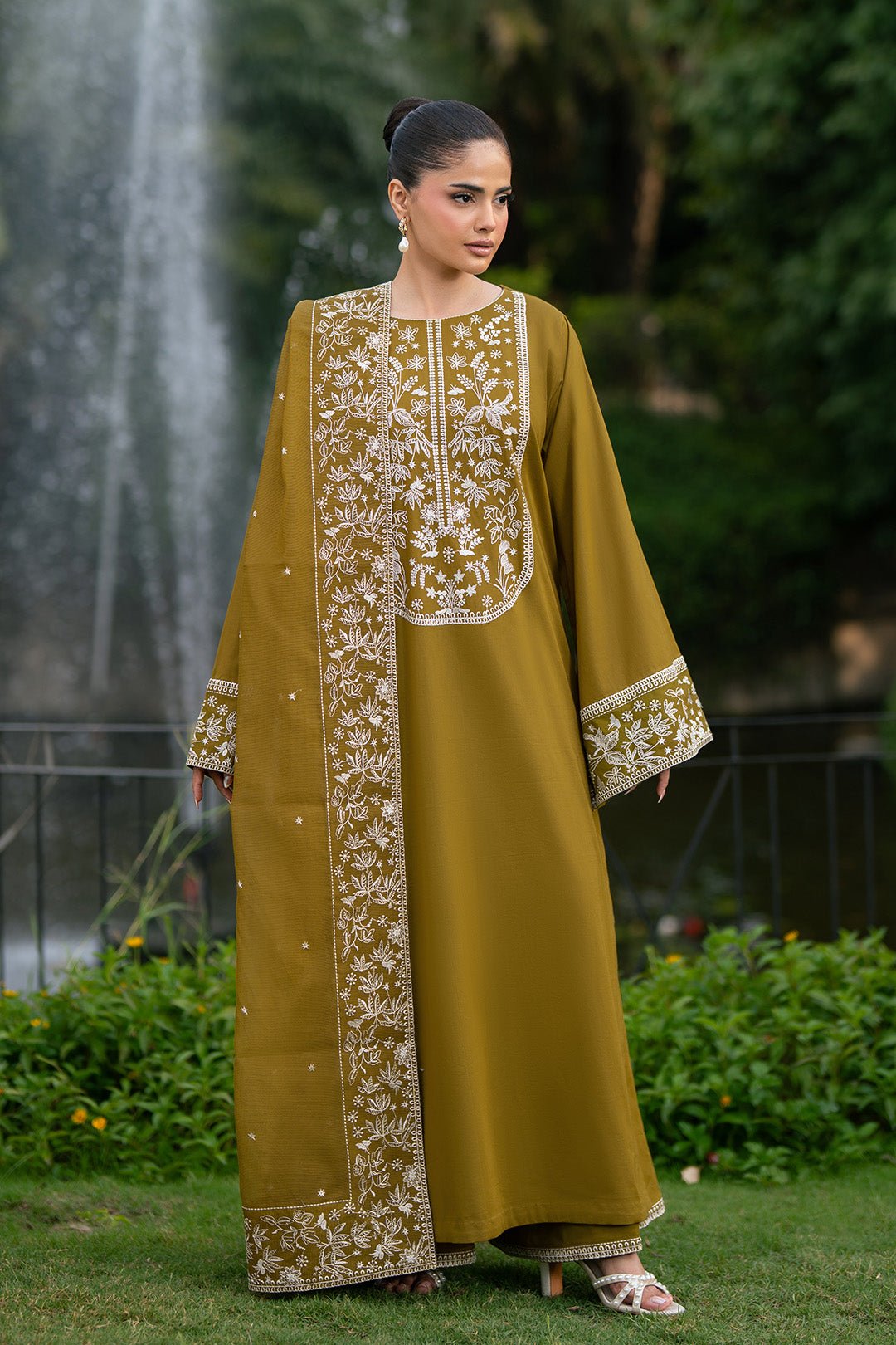 Af-El-7075-Moss
(embroidered Lawn)