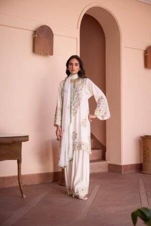 White Meadow Short Aari Pheran Set With Farshi Salwar